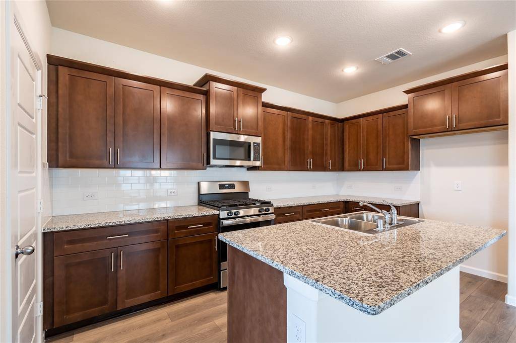 417 Vawter Drive, Van Alstyne, TX 75495