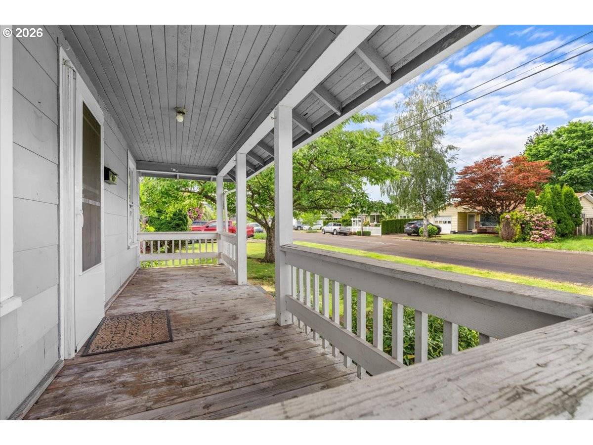 225 W BERKELEY ST, Gladstone, OR 97027