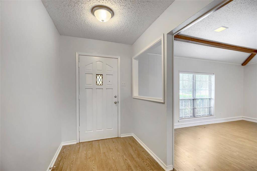 814 Oakbluff Drive, Lancaster, TX 75146