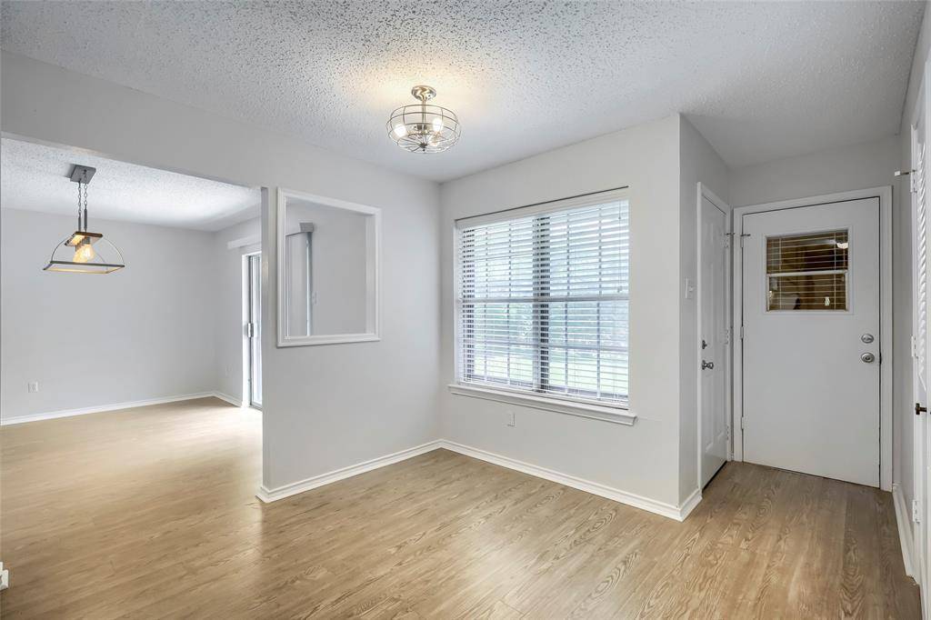 814 Oakbluff Drive, Lancaster, TX 75146