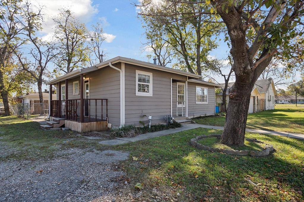 306 N Walnut Street, Roanoke, TX 76262