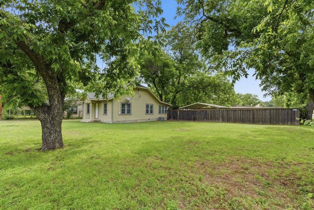 525 S Austin Street, De Leon, TX 76444