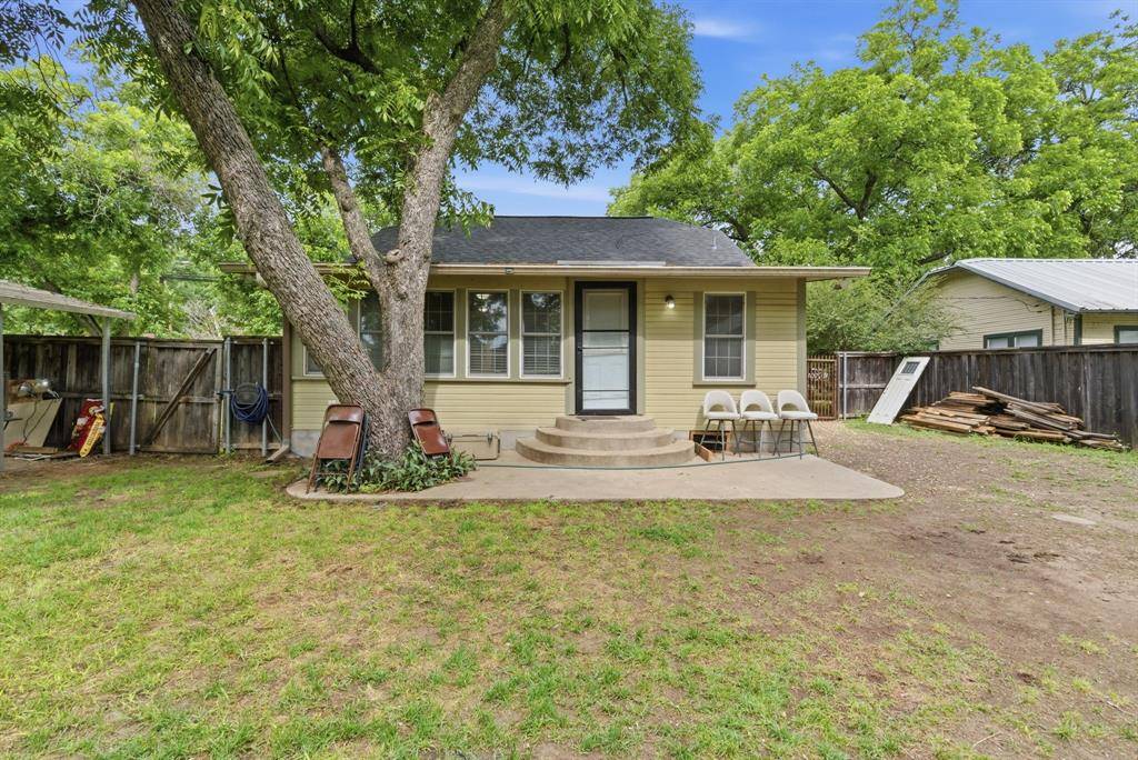 525 S Austin Street, De Leon, TX 76444