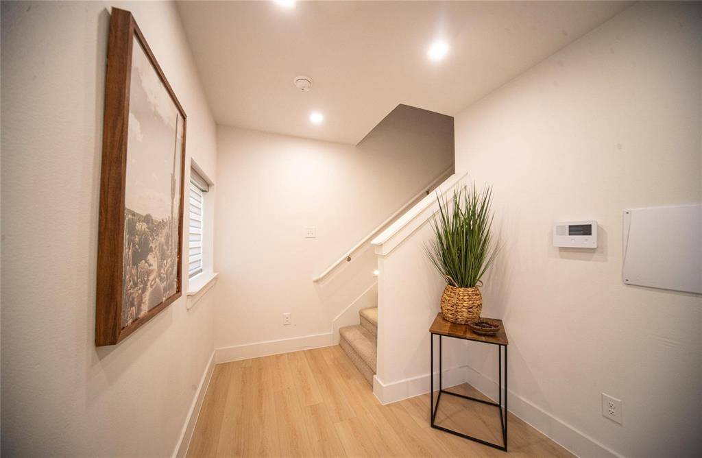 236 Urbane Crest Drive, Fort Worth, TX 76107