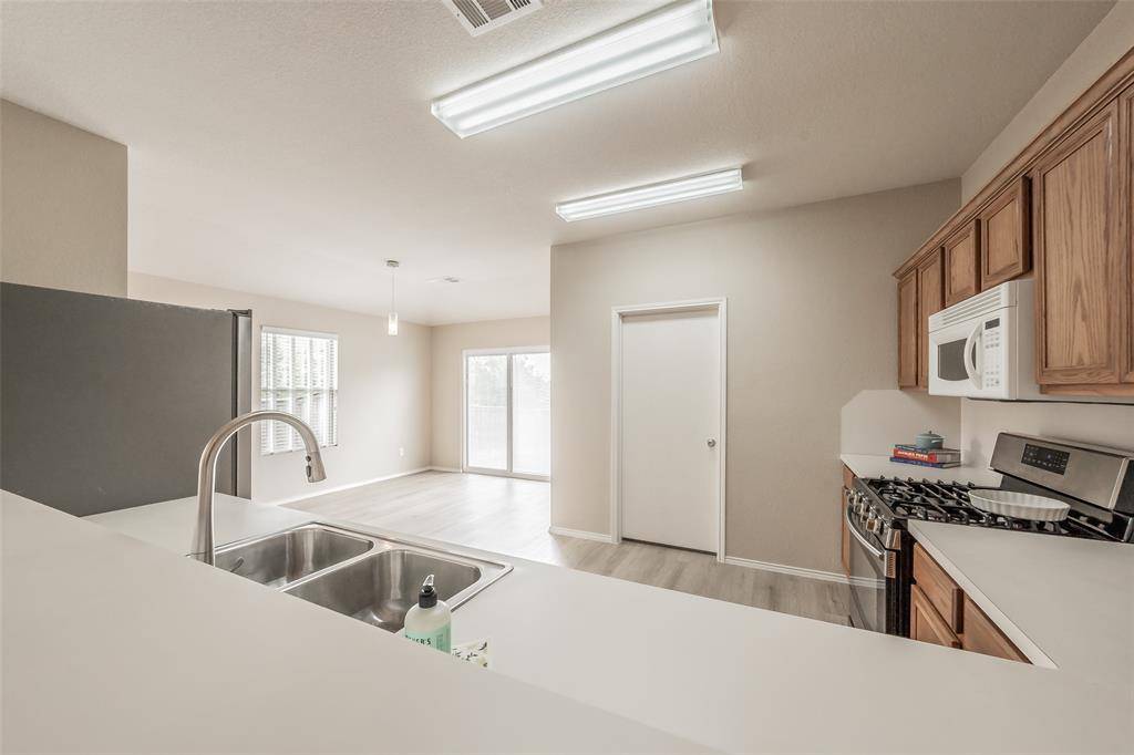 629 Chalk Knoll Road, Fort Worth, TX 76108