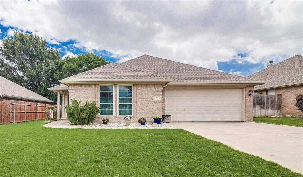 316 Angela Drive, Burleson, TX 76028