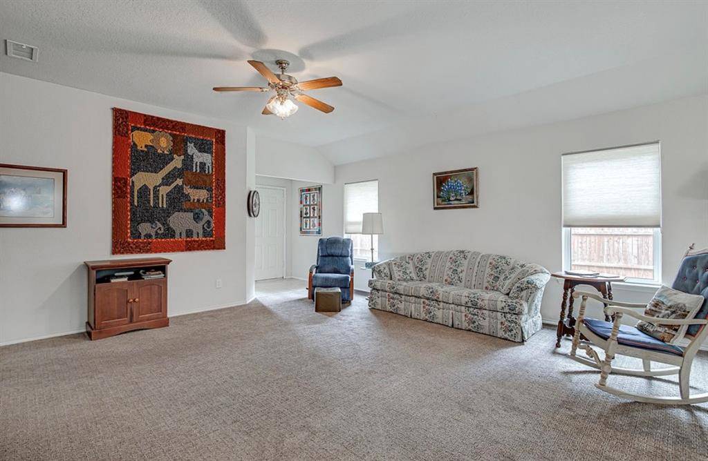 316 Angela Drive, Burleson, TX 76028
