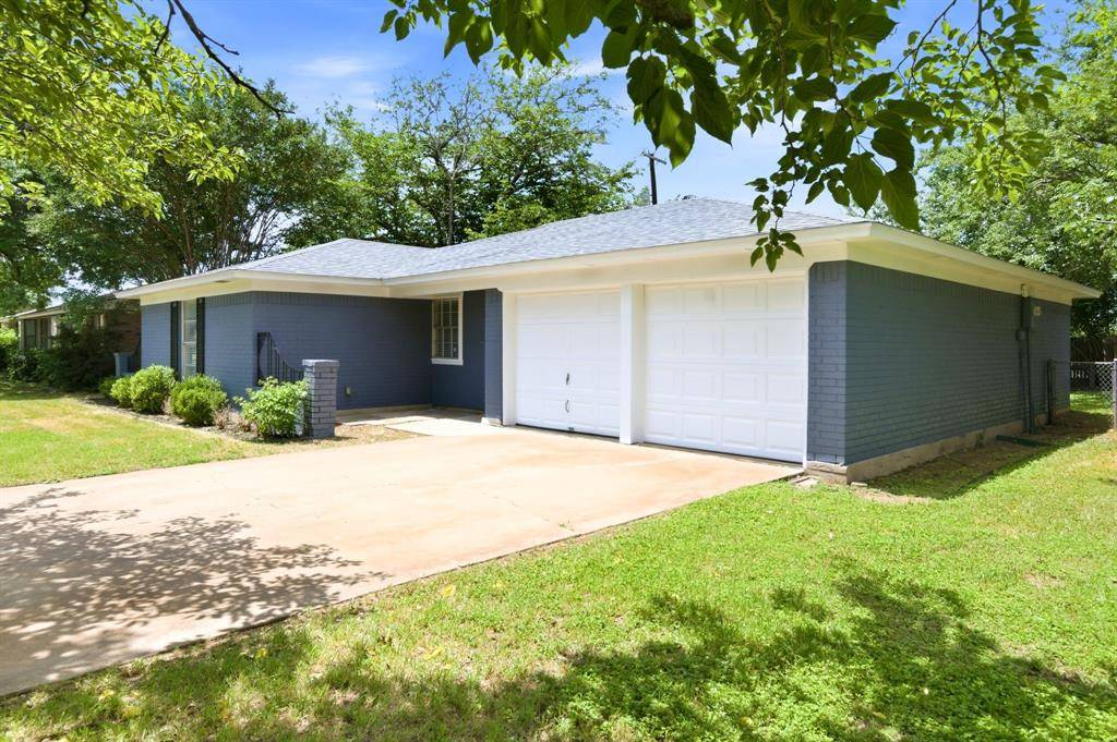 504 S Colonial Drive, Cleburne, TX 76033