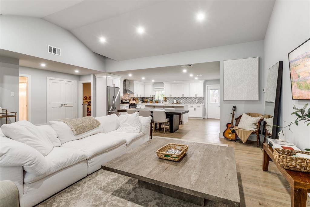 6210 Sudbury Drive, Dallas, TX 75214