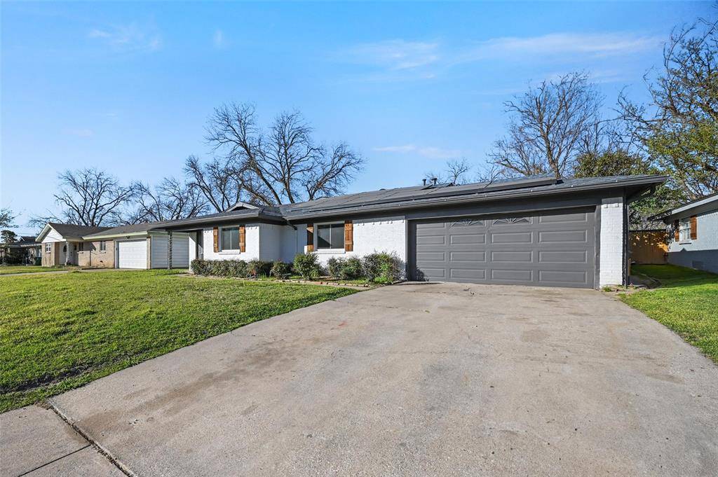 5421 Greenwood Way, North Richland Hills, TX 76180