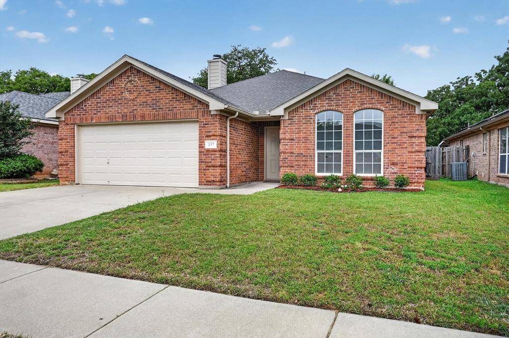 237 Shadow Grass Avenue, Fort Worth, TX 76120