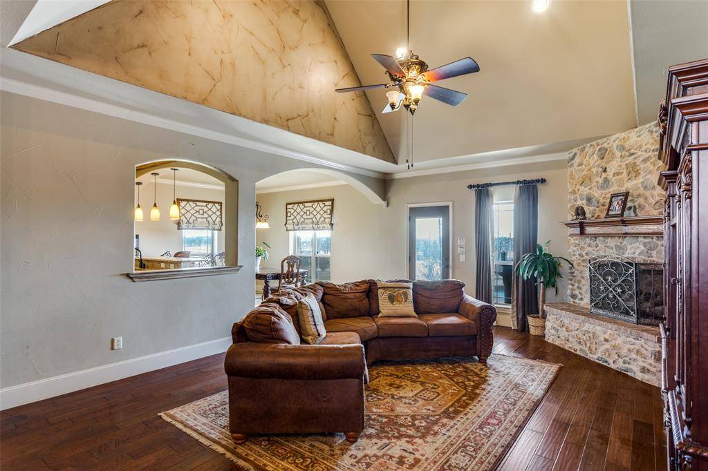 1233 County Road 3550, Paradise, TX 76073
