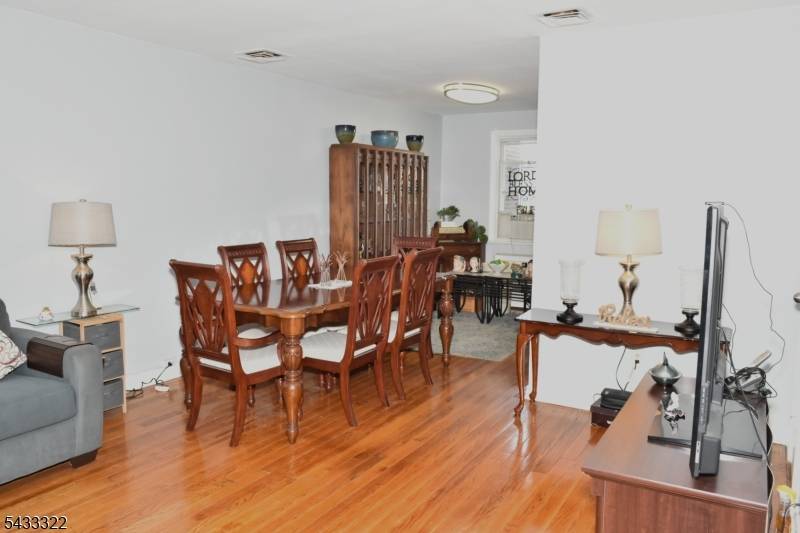 35 Elmwood Ter #35, Elmwood Park Boro, NJ 07407