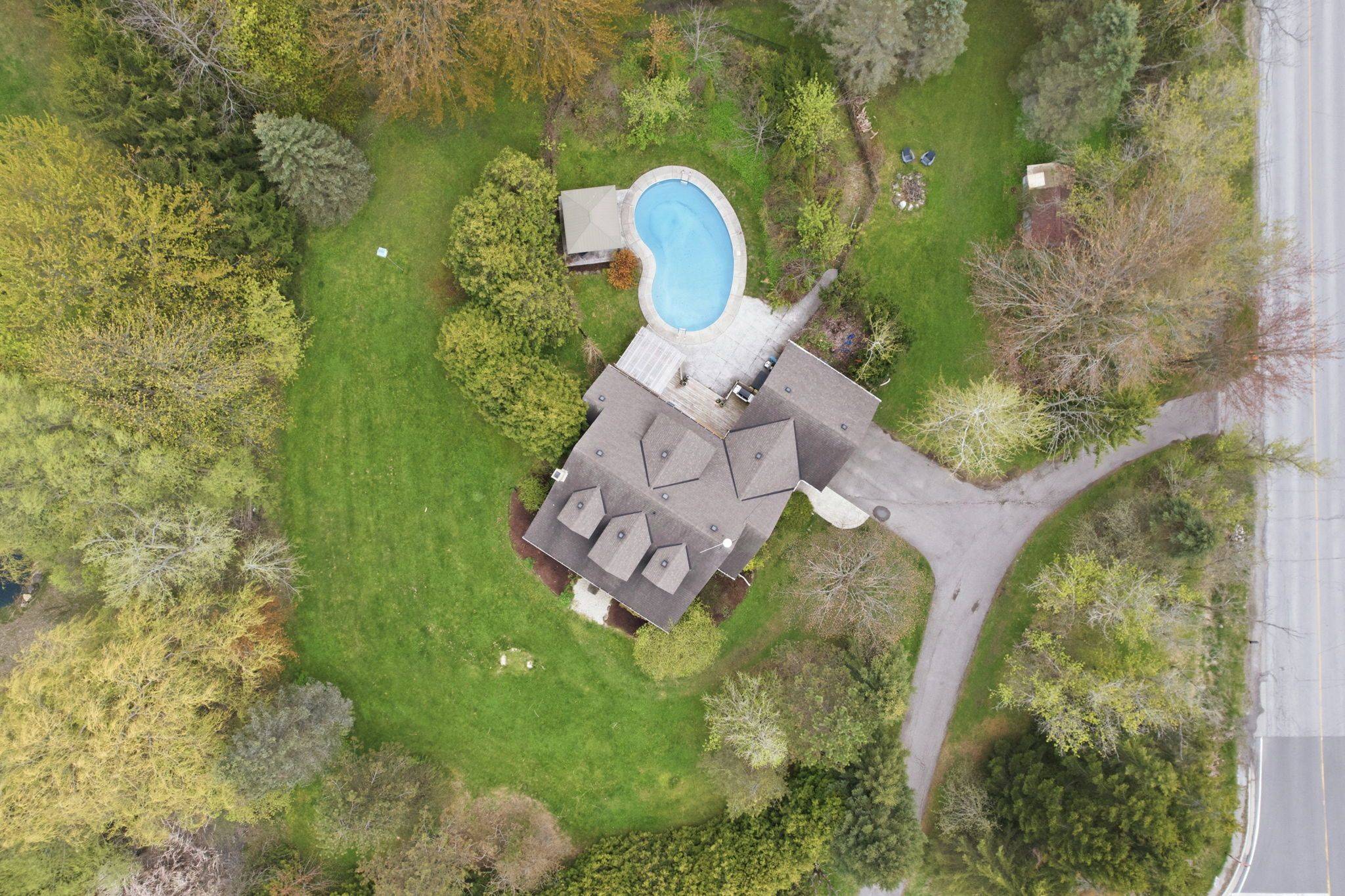 2000 15TH SIDE RD, Milton, ON L0P 1B0
