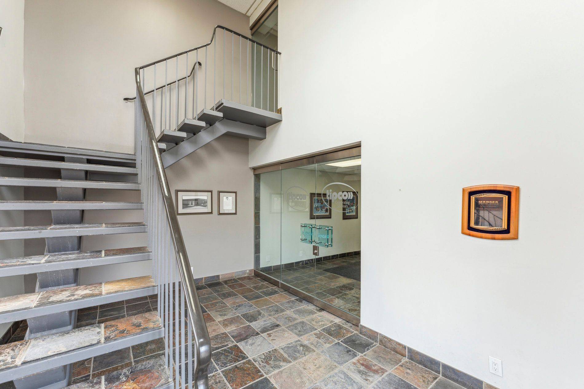 1 Coventry RD, Brampton, ON L6T 4B1