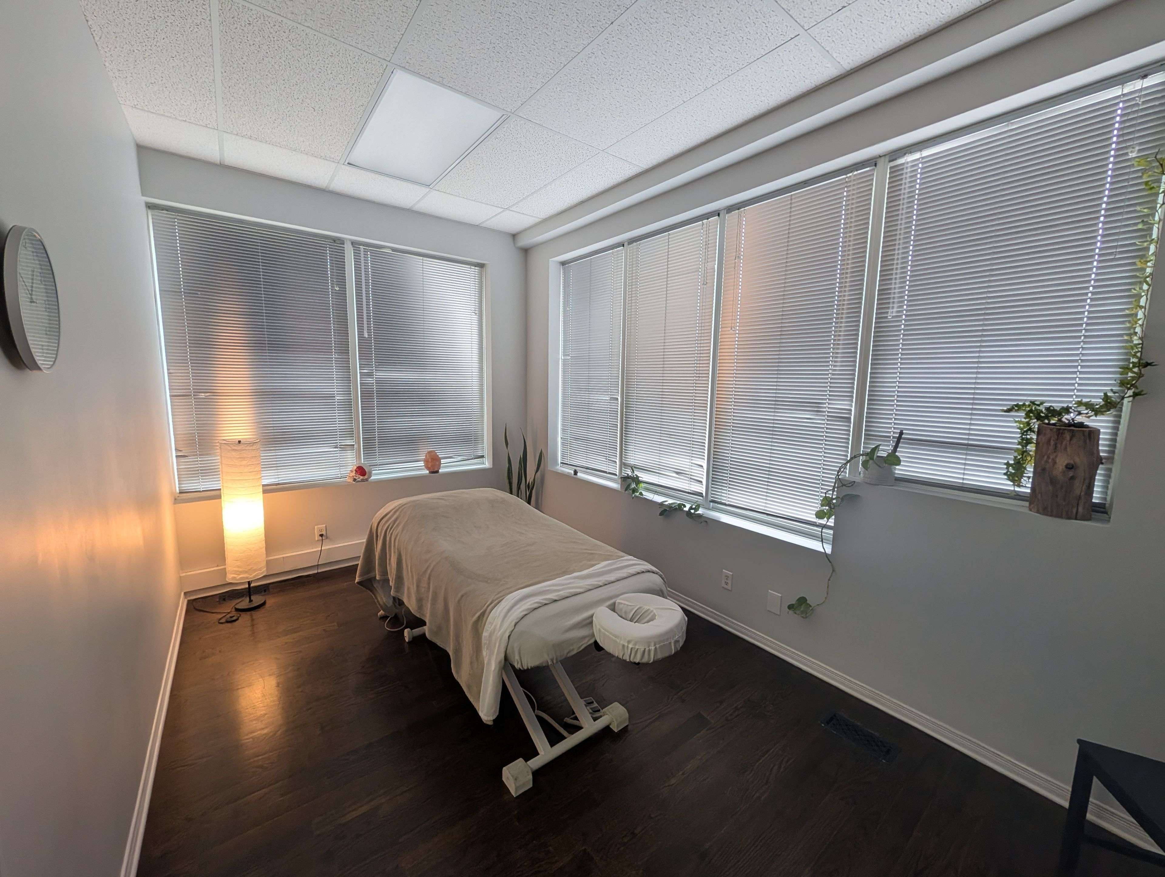 1120 March RD, Kanata, ON K1R 5J8