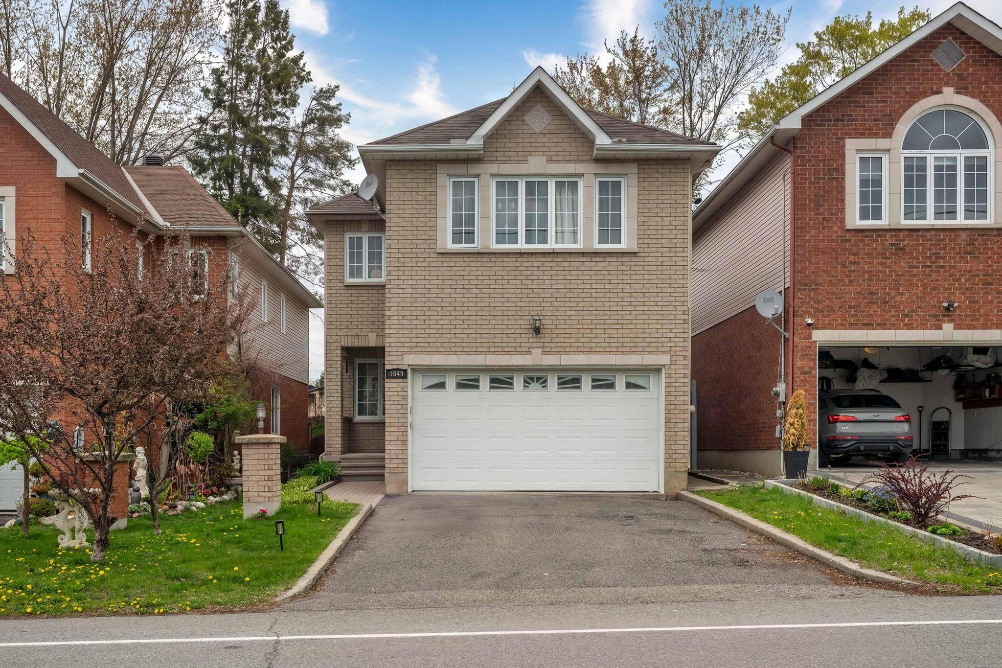 1649 Rosebella AVE #B, Blossom Park - Airport And Area, ON K1T 1E9