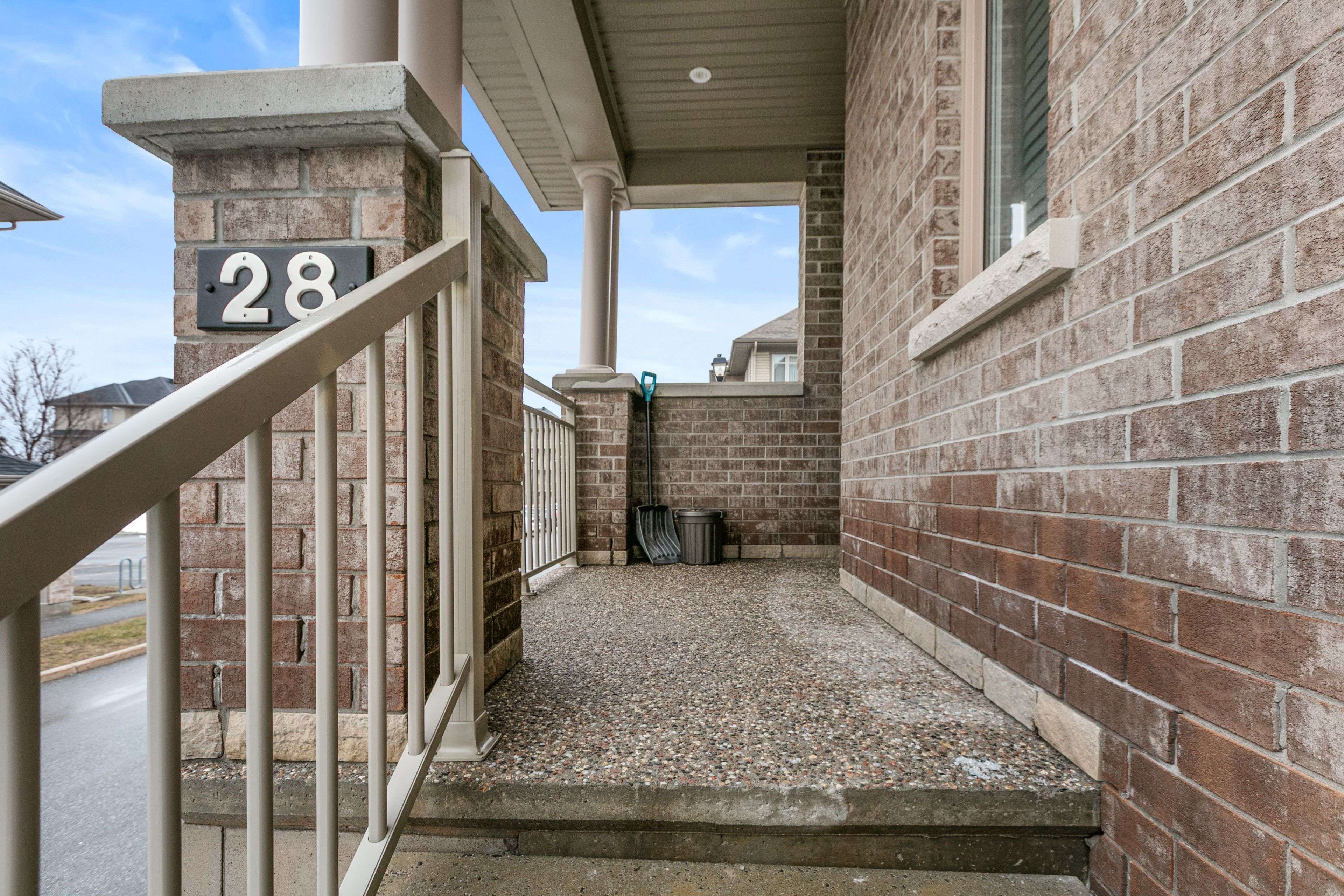 28 Tadley Private, Barrhaven, ON K2J 2T3
