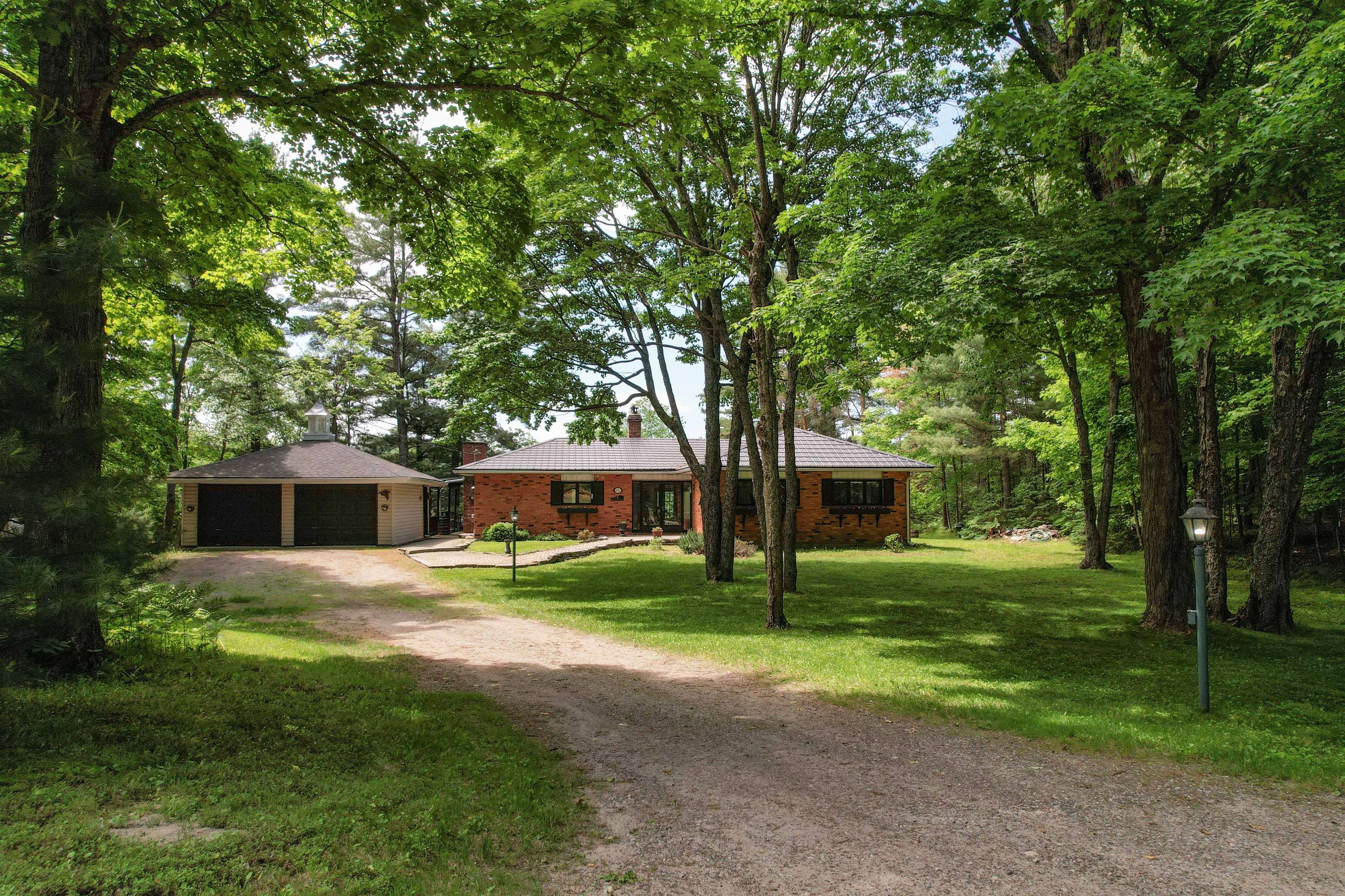 652 North Waseosa Lake RD, Huntsville, ON P1H 2J4