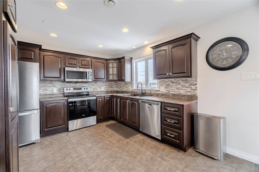 11 Mercedes Court, Conception Bay South, NL A1X6C9