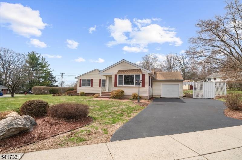 35 Marudy Dr, Clinton Town, NJ 08809