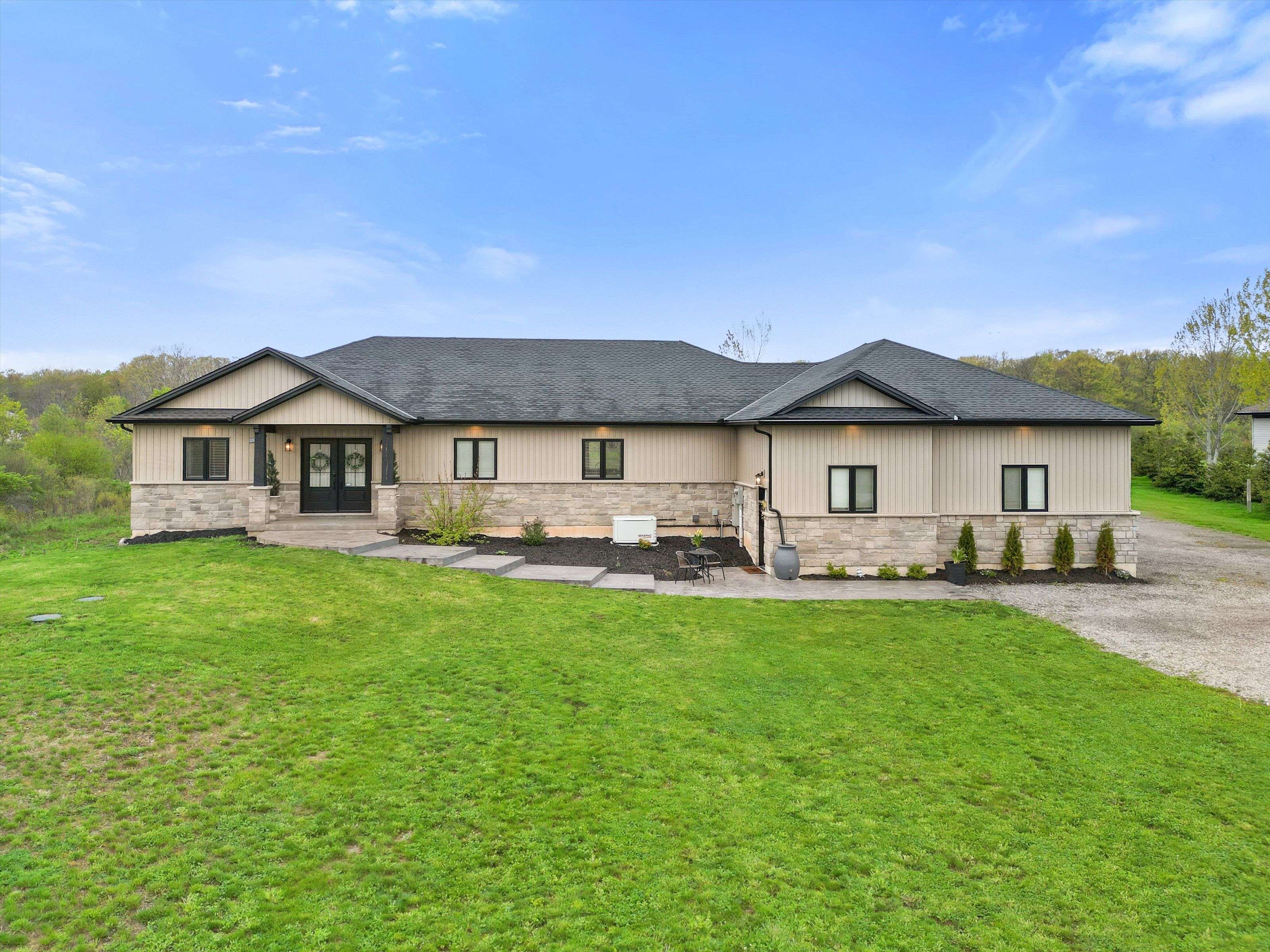 557 Burleigh RD N, Fort Erie, ON L0S 1N0