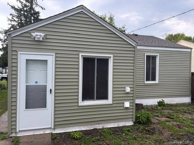 76 E Kalama AVE, Madison Heights, MI 48071