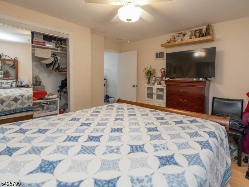 706 Keep St, Linden City, NJ 07036