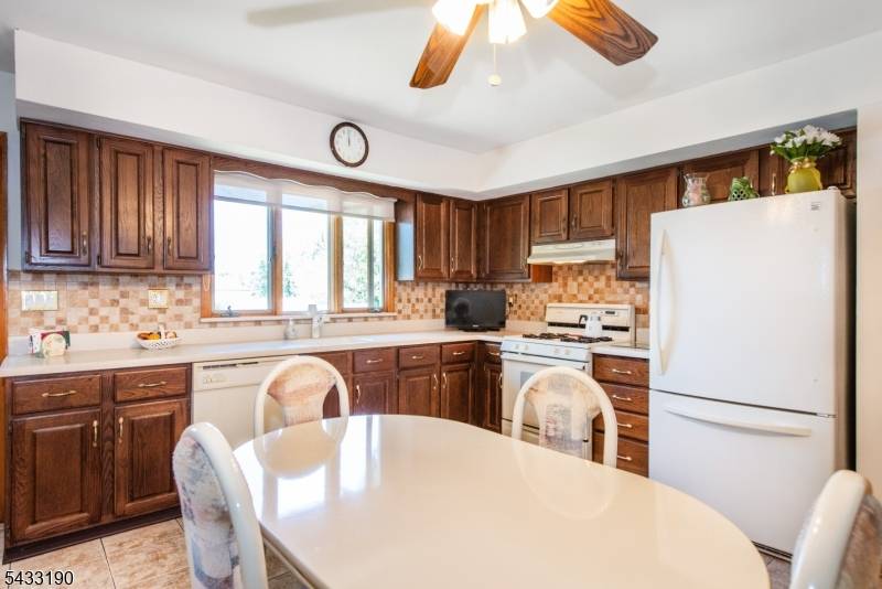 8 Carlos Dr, Fairfield Twp., NJ 07004