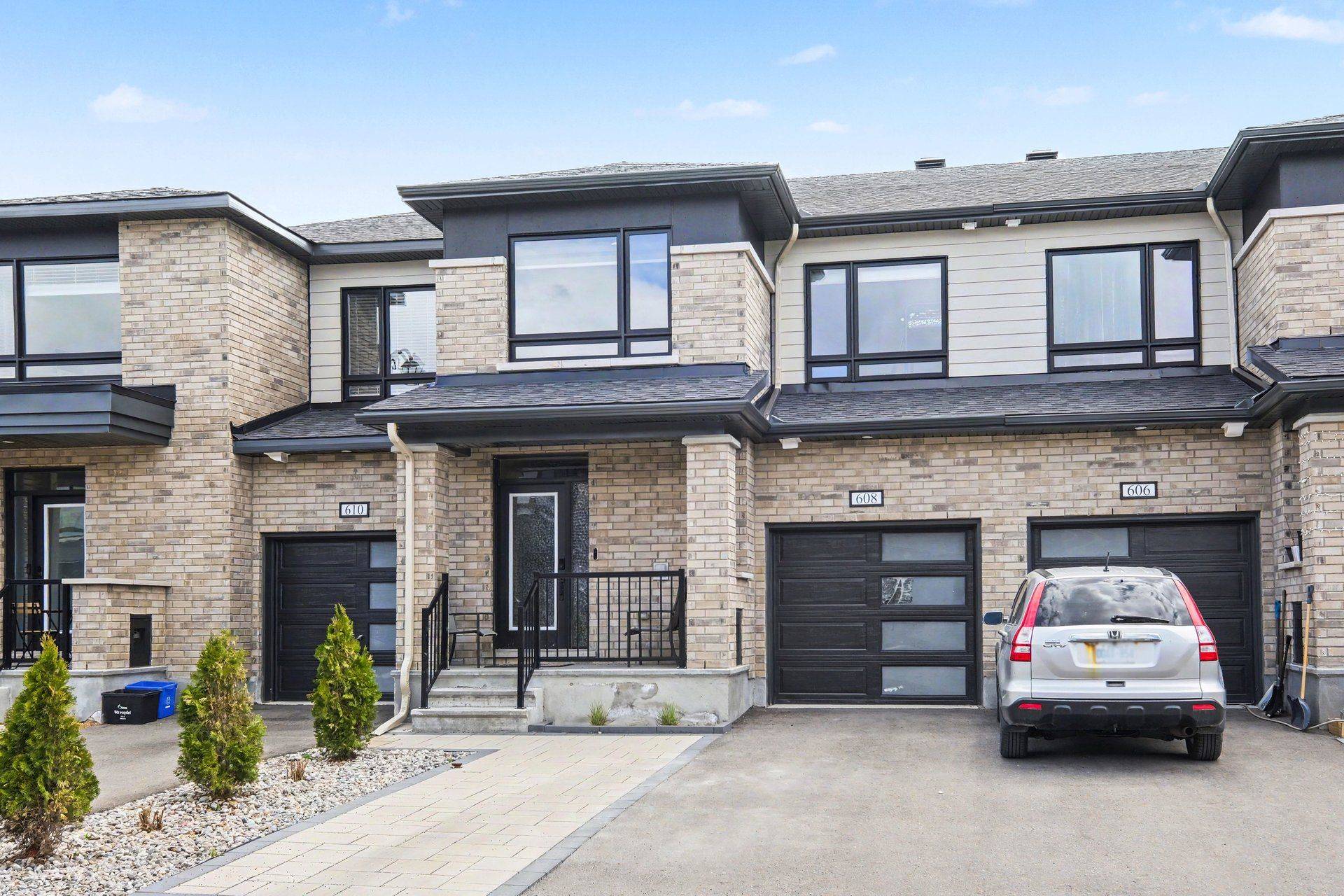 608 Fenwick WAY, Barrhaven, ON K2J 7E5