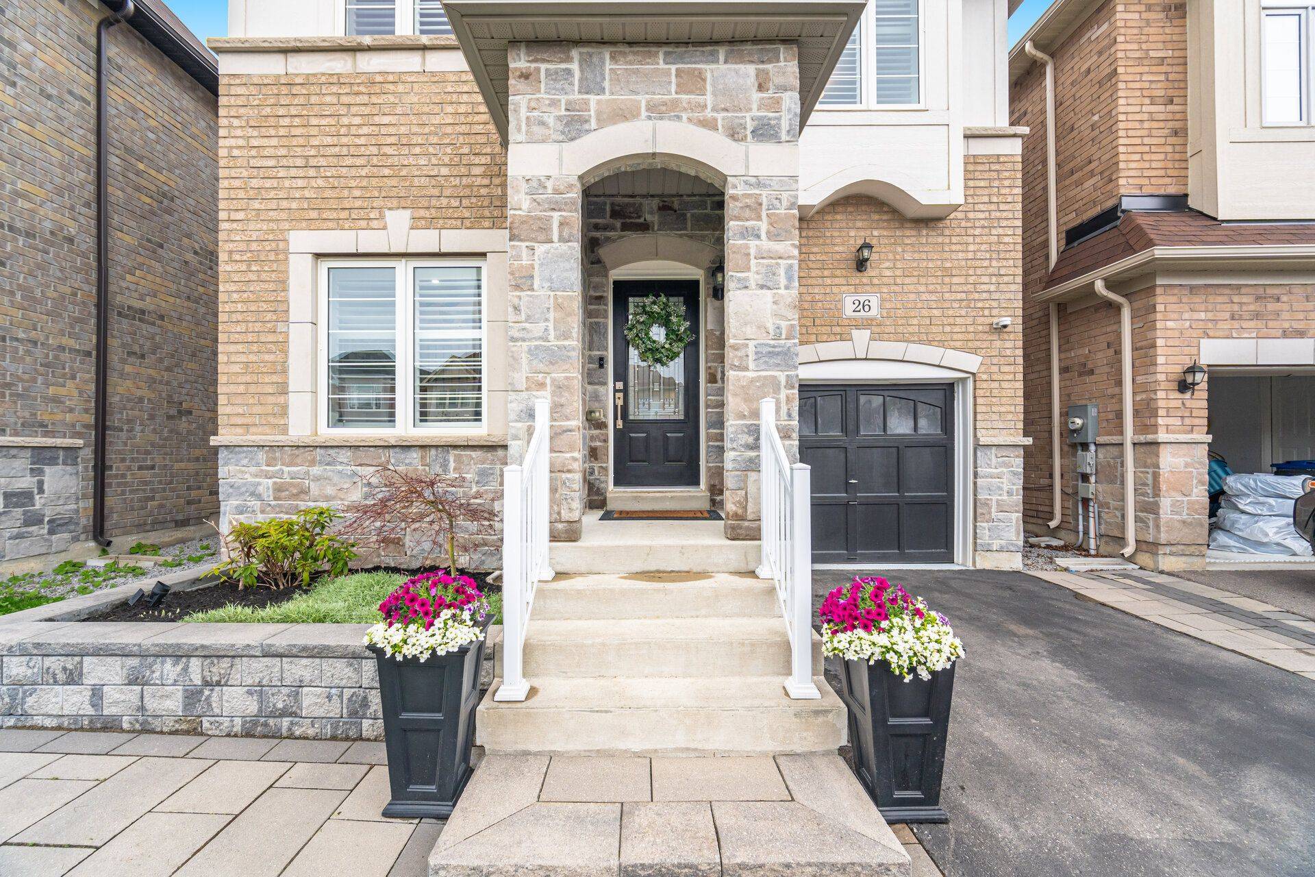 26 John Moore RD, East Gwillimbury, ON L9N 0P4