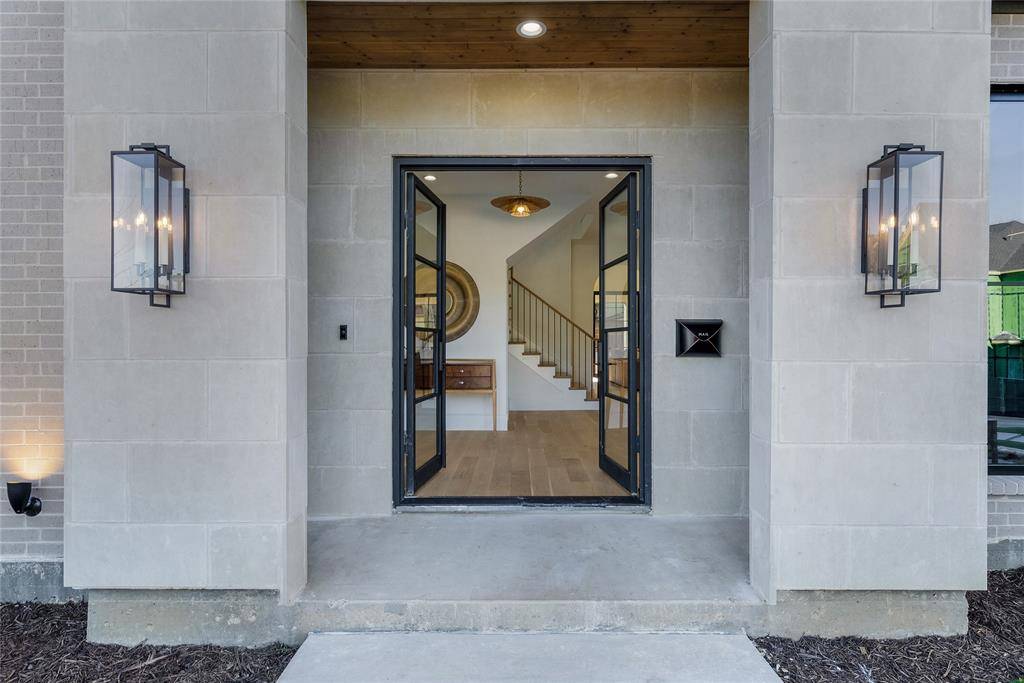 7004 Irongate Lane, Dallas, TX 75214