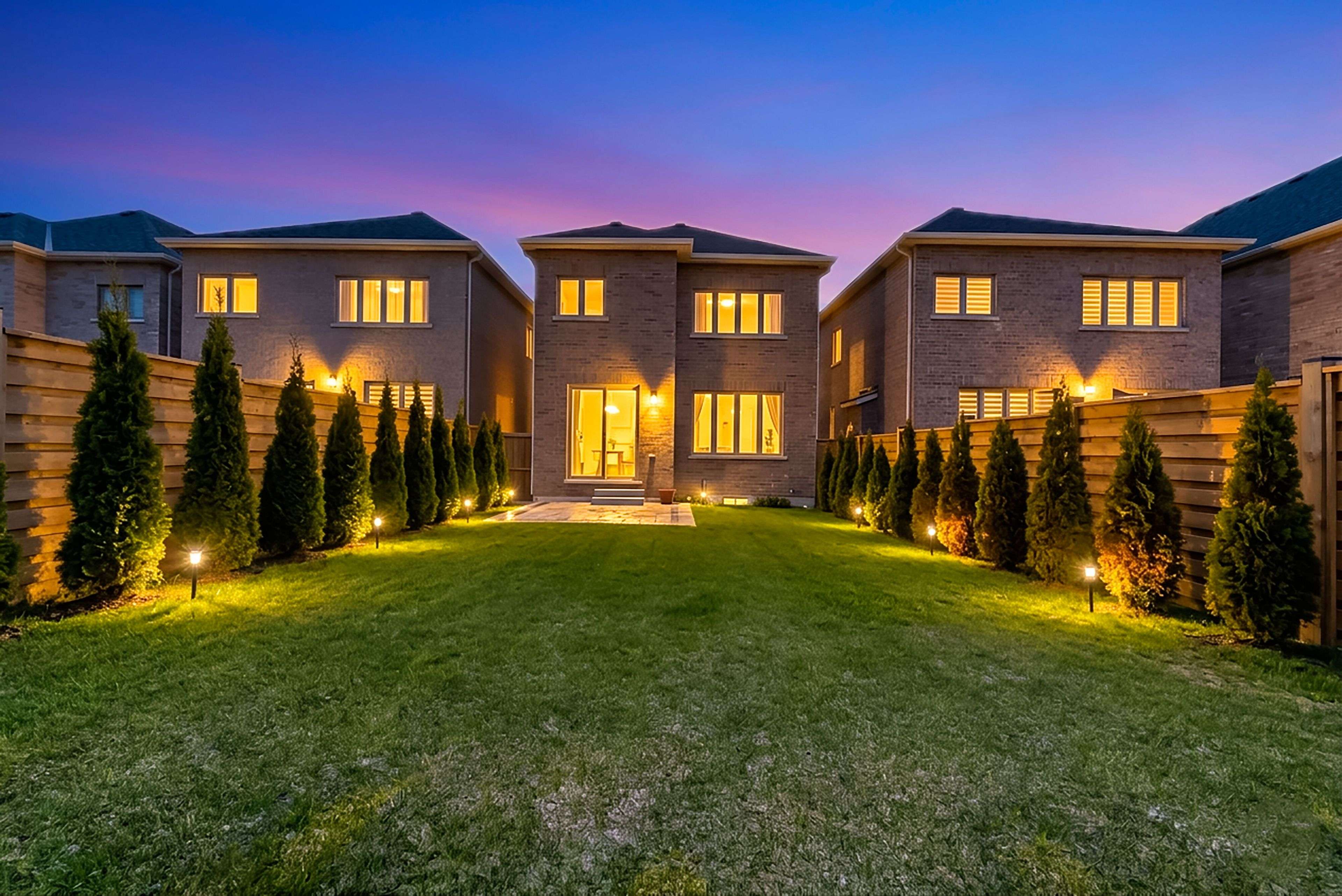 35 Pine Hill CRES, Aurora, ON L4G 3Y2