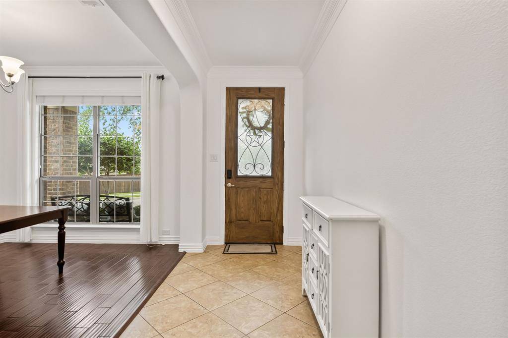 617 Wellington Drive, Roanoke, TX 76262