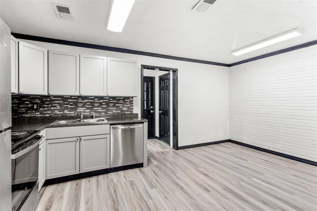 2802 Spring Valley Drive, Bedford, TX 76021