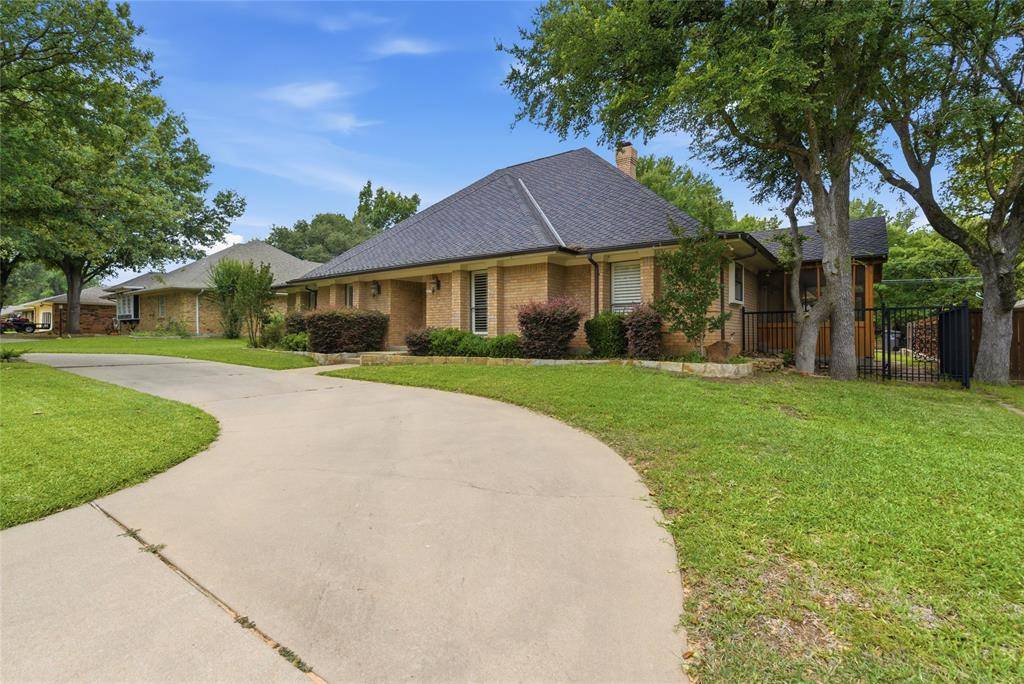 1515 Oak Forest Drive, Graham, TX 76450