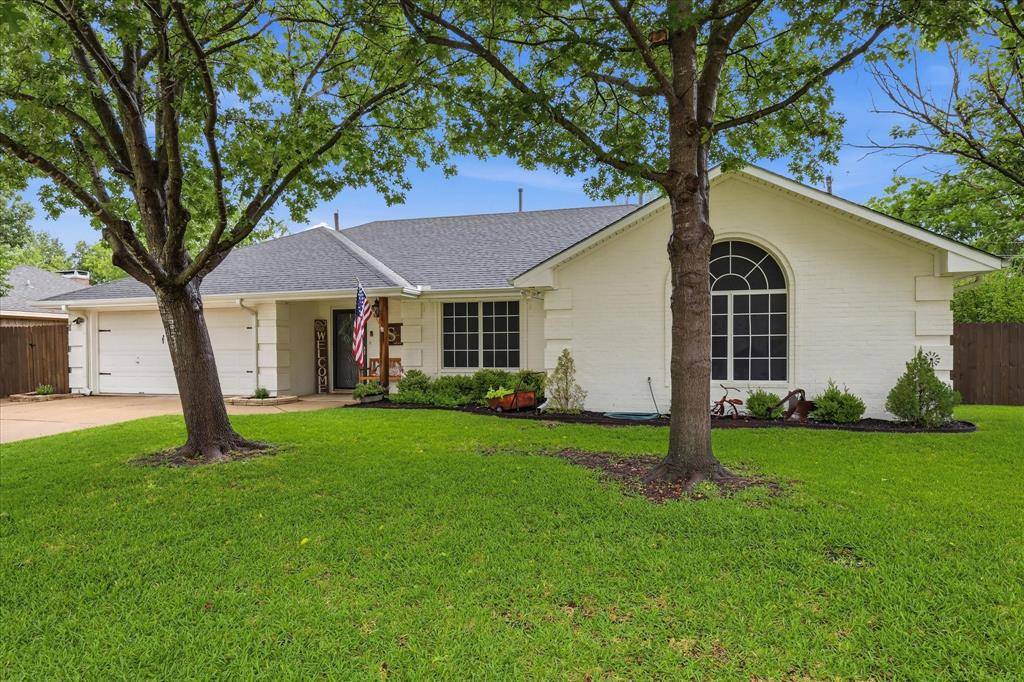 202 Colonial Heights, Sanger, TX 76266