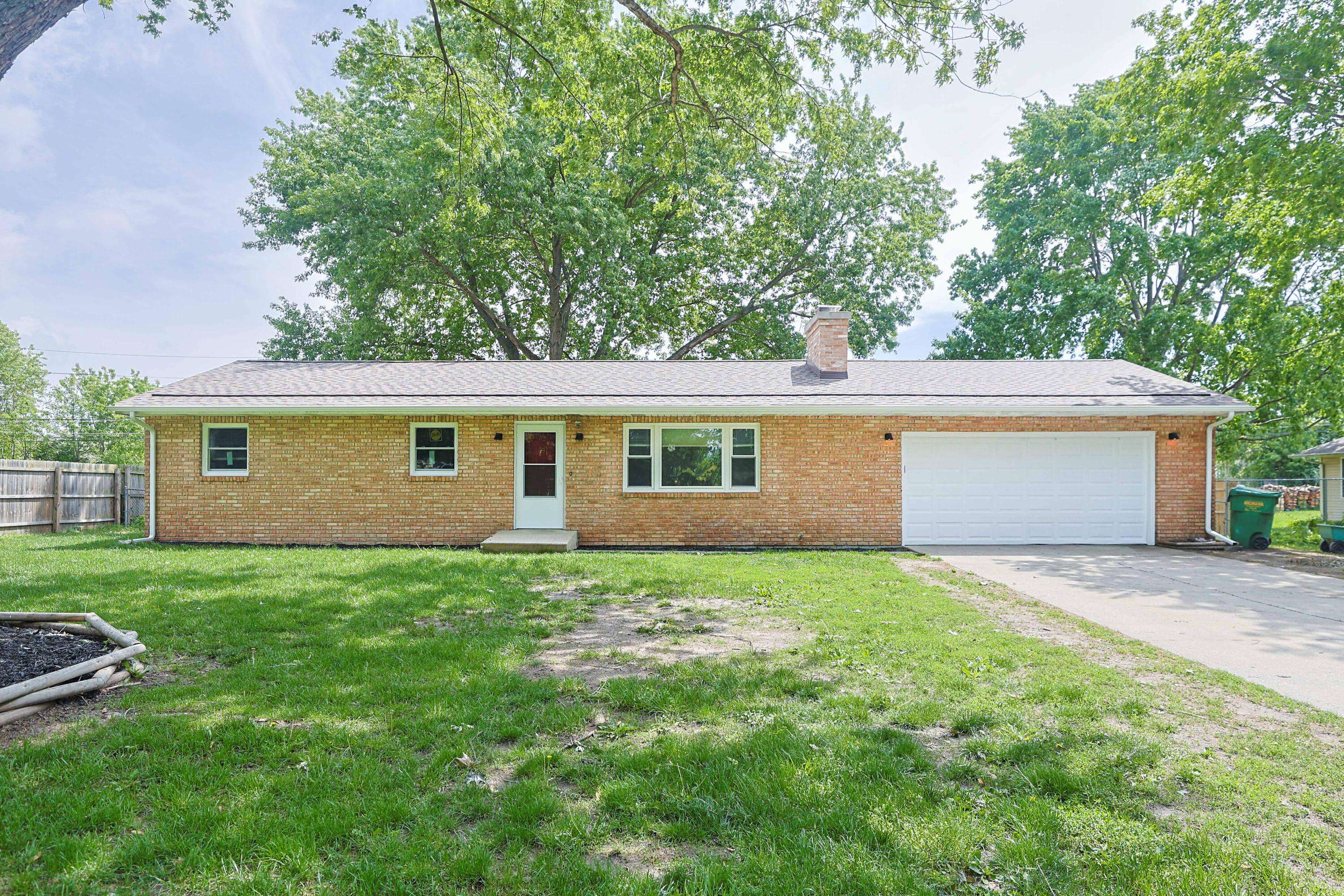 827 E Park DR, Howard Twp, MI 49120