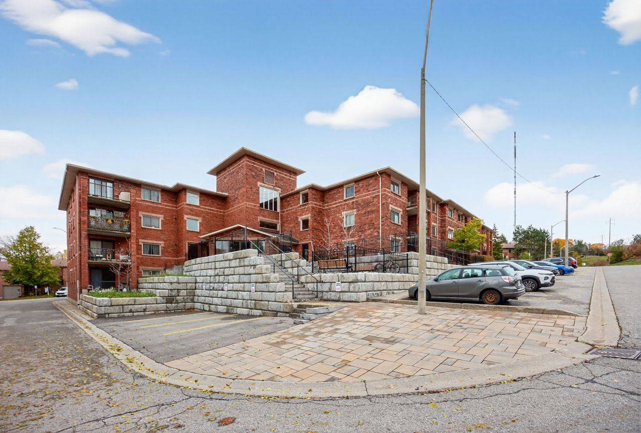 1 Quail CRES #211, Barrie, ON L4N 6W9