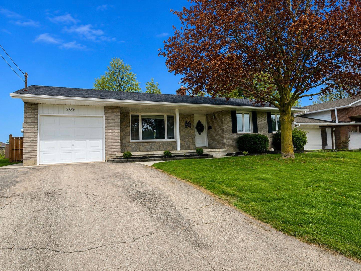 209 15th AVE, Hanover, ON N4N 3E1