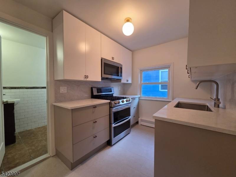 546 4th Ave #2, Garwood Boro, NJ 07027