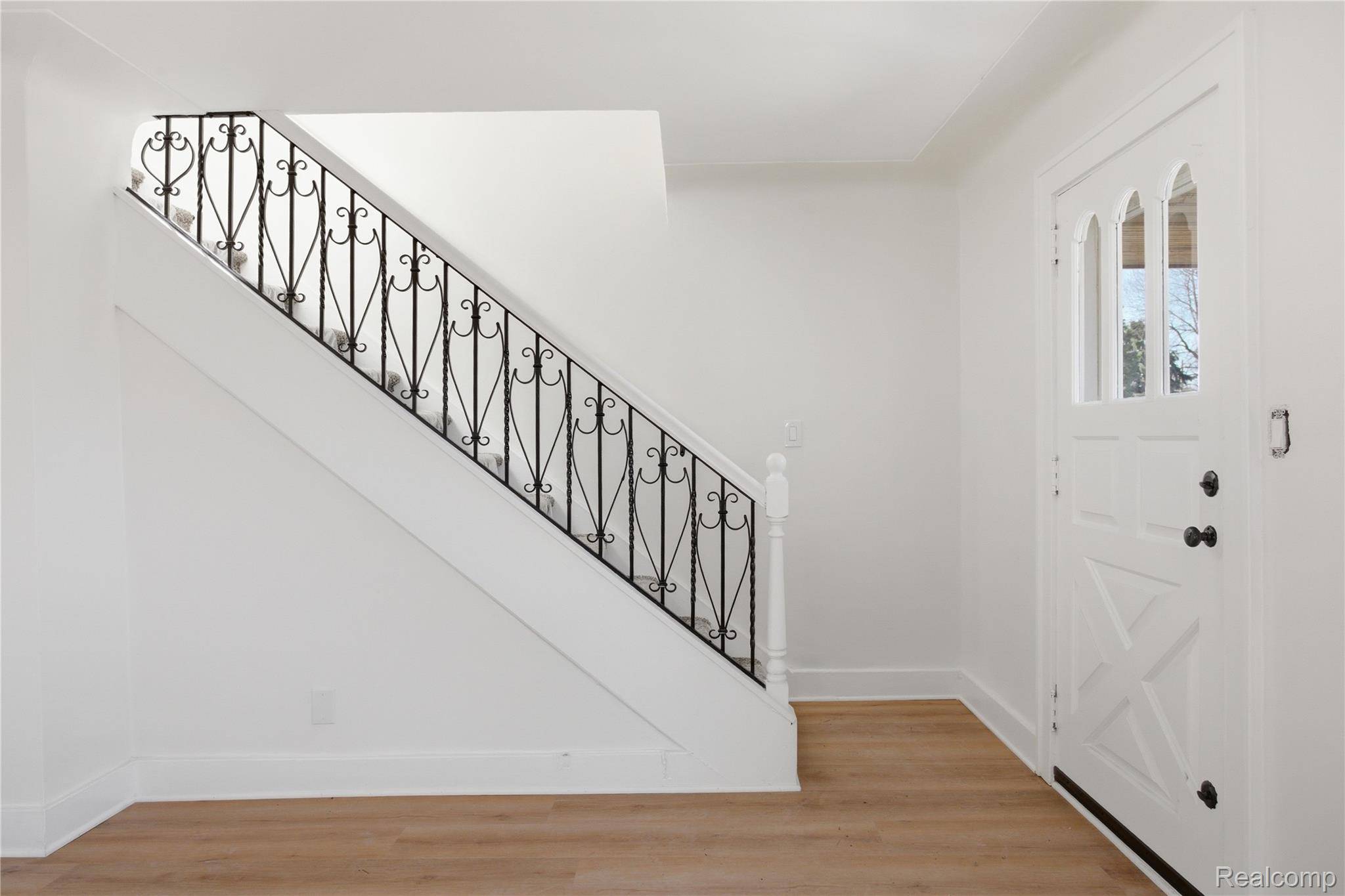 41 W George AVE, Hazel Park, MI 48030