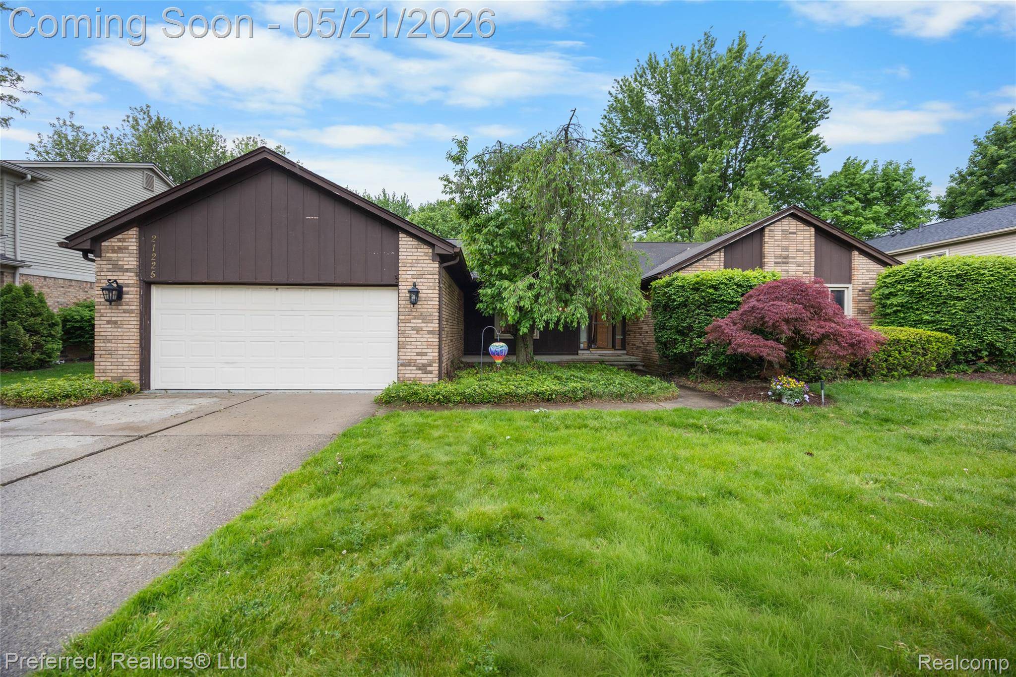 21225 Parklane ST, Farmington Hills, MI 48335