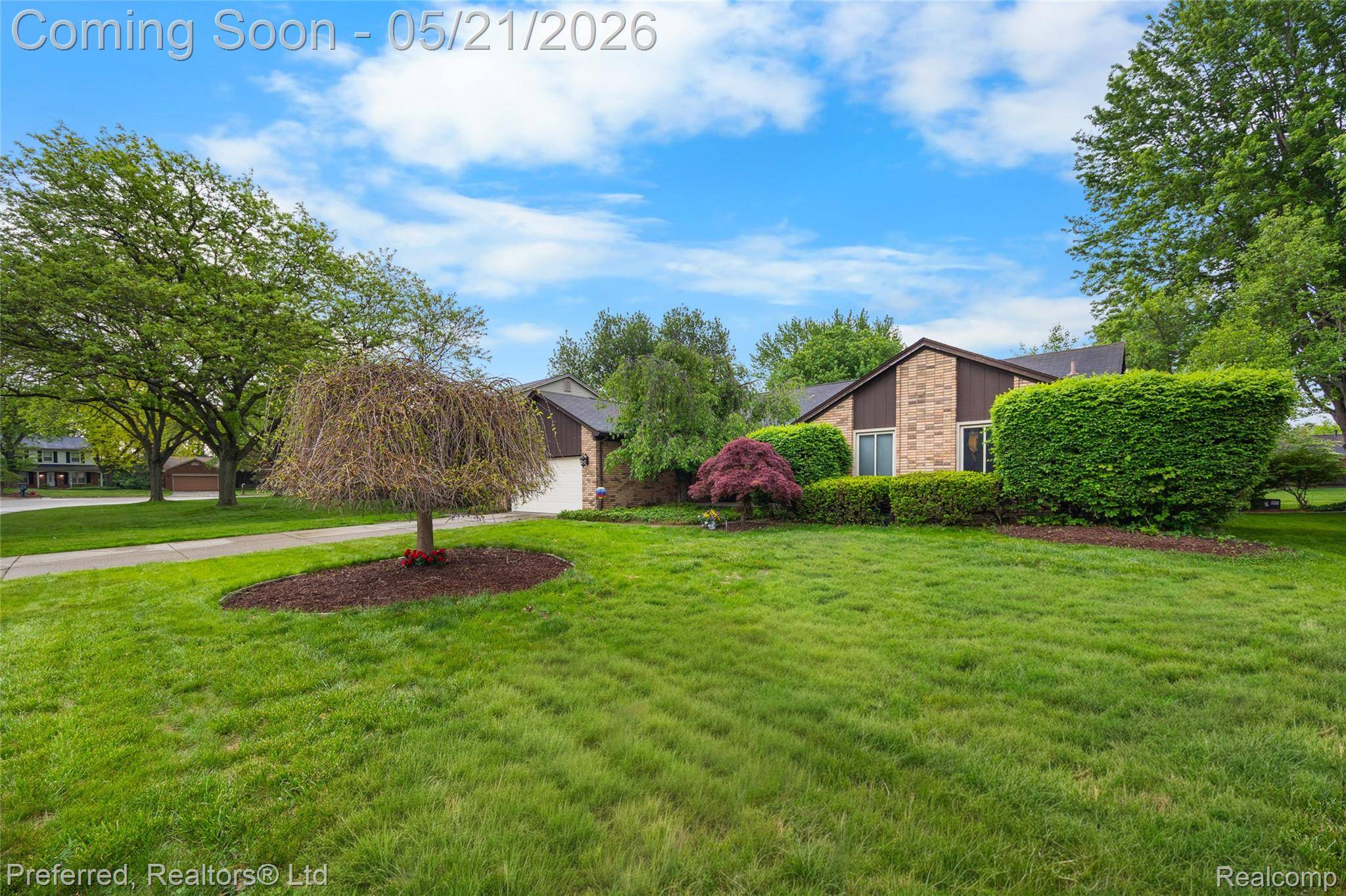 21225 Parklane ST, Farmington Hills, MI 48335