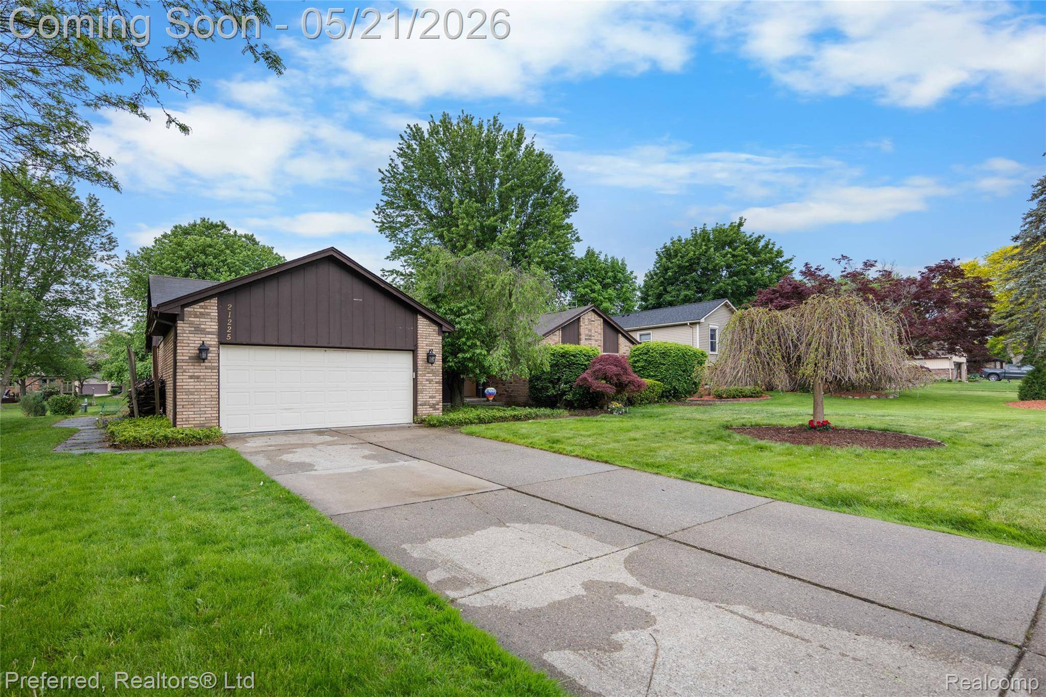 21225 Parklane ST, Farmington Hills, MI 48335