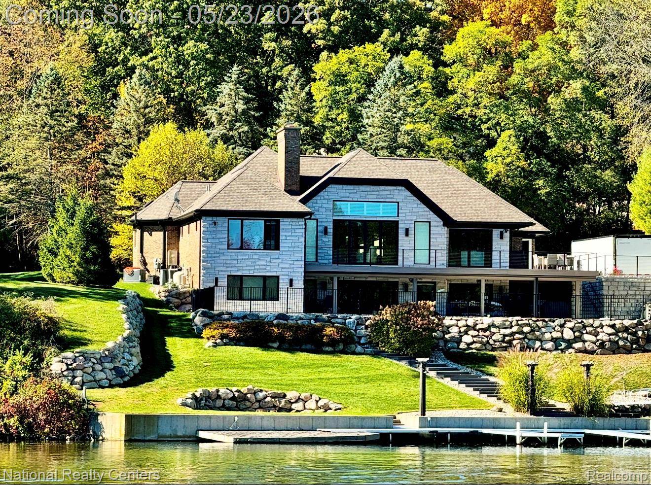 7050 Lake Shannon CT, Tyrone Township, MI 48430