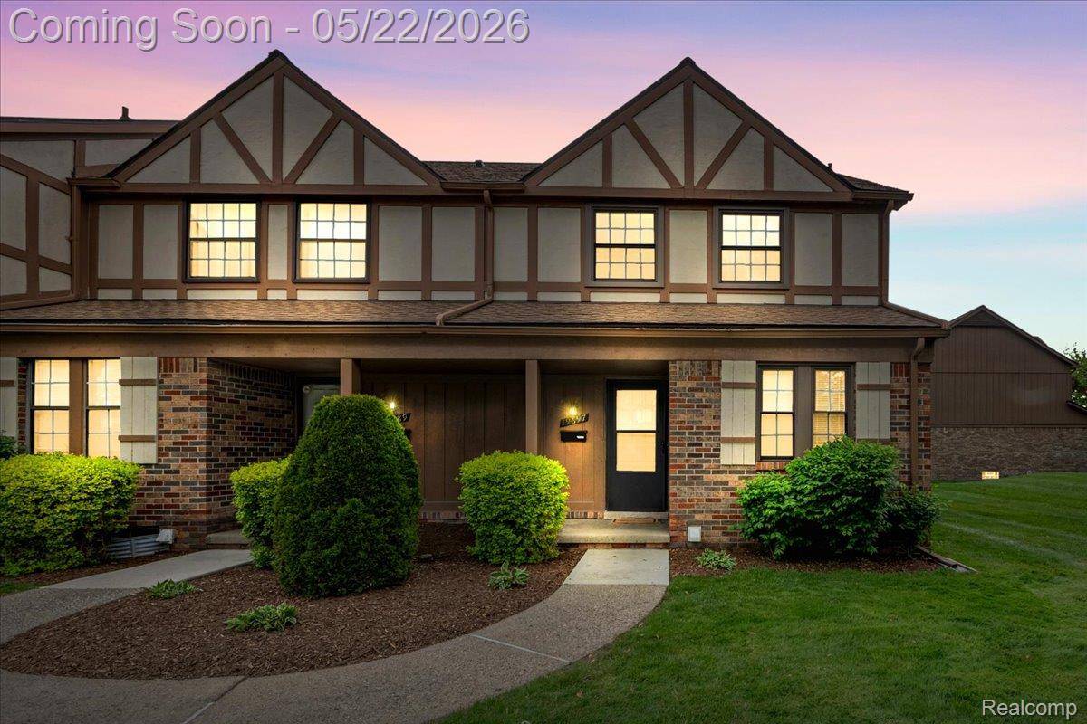 19697 Raleigh CIR N, Southfield, MI 48076