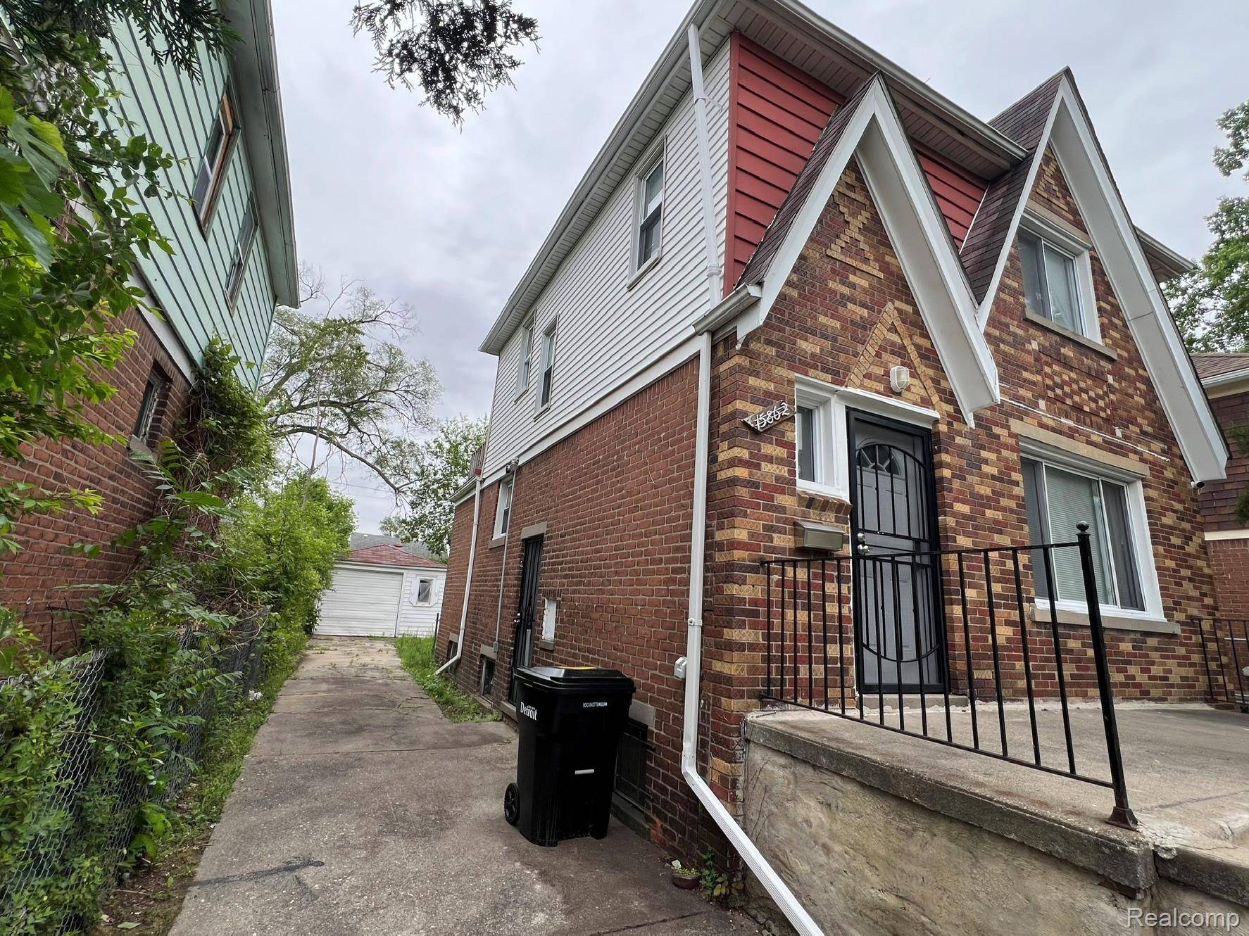 15862 Stansbury ST, Detroit, MI 48227