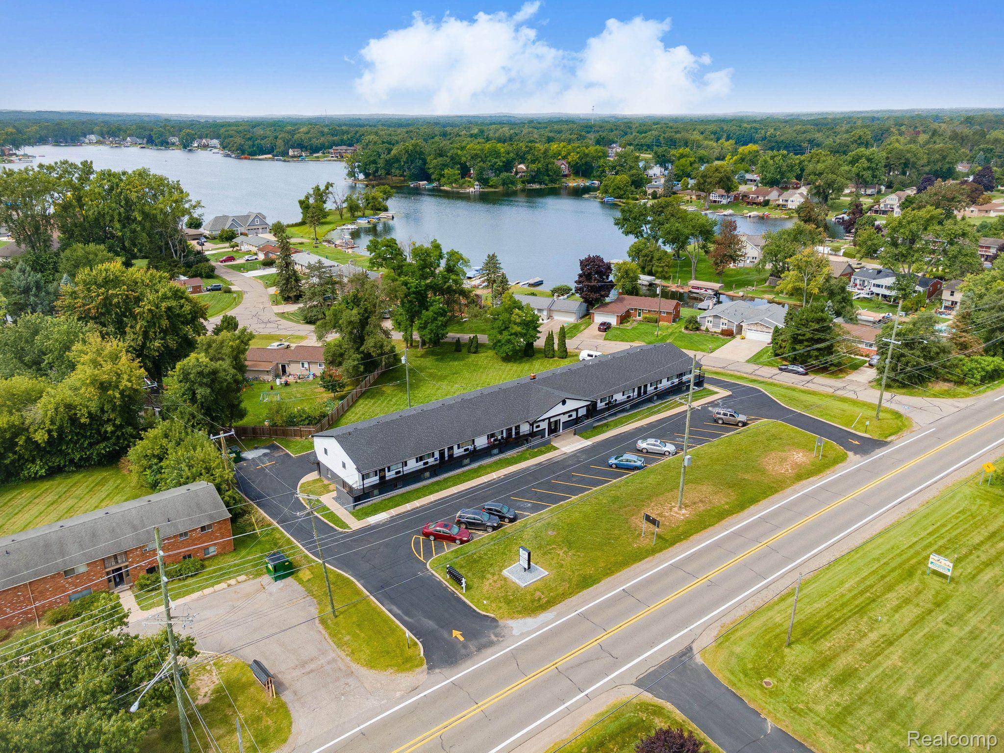 2475 S COMMERCE RD #10, Wolverine Lake Village, MI 48390