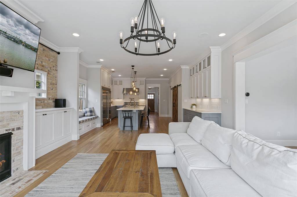 221 Austin Street, Grapevine, TX 76051